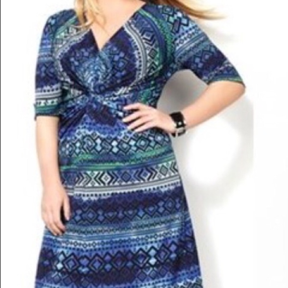 🌷SALE🌷Avenue Blue Aztec Knot Front Dress